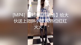 ✨极品熟女✨粗黑的大鸡巴操阴毛稀疏的老阿姨，主动摇曳让鸡巴艹自己，男人完全是在享受呀！