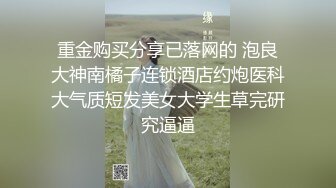 厕所盗摄，碎花裙少妇，森林浓密，前后都排了，少妇出来还看了一眼！